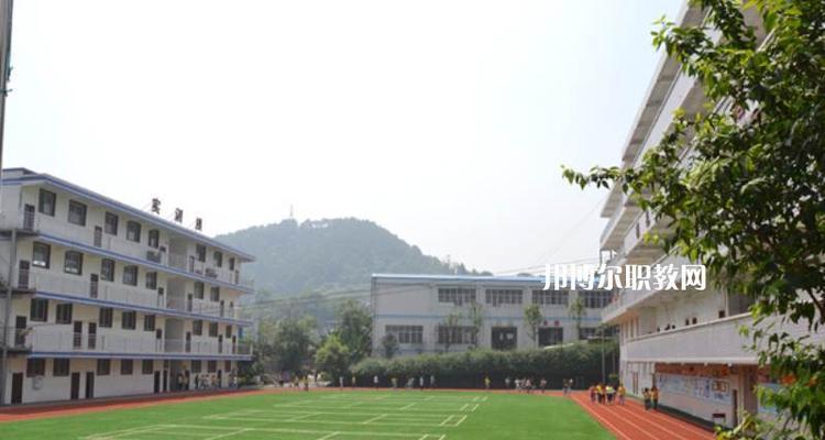 重庆技校前十学校排名是怎样的？如何选择适合自己的技校？