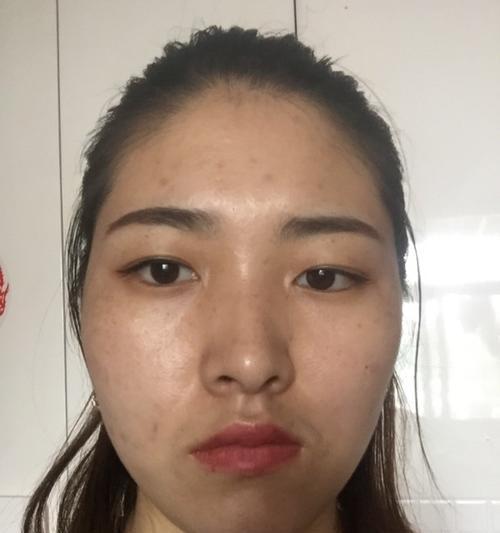手机拍照会大小脸怎么回事？如何避免？