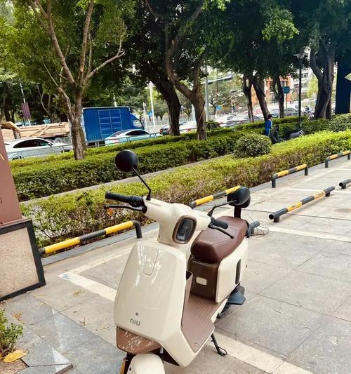 小牛b2充电器能与其他品牌通用吗？通用充电器的兼容性如何？