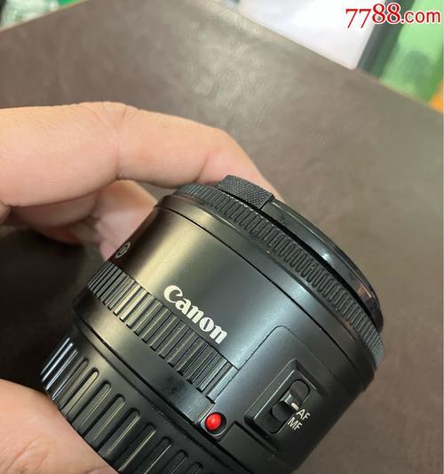 佳能相机镜头出现小白点是什么原因？如何处理镜头上的小白点？